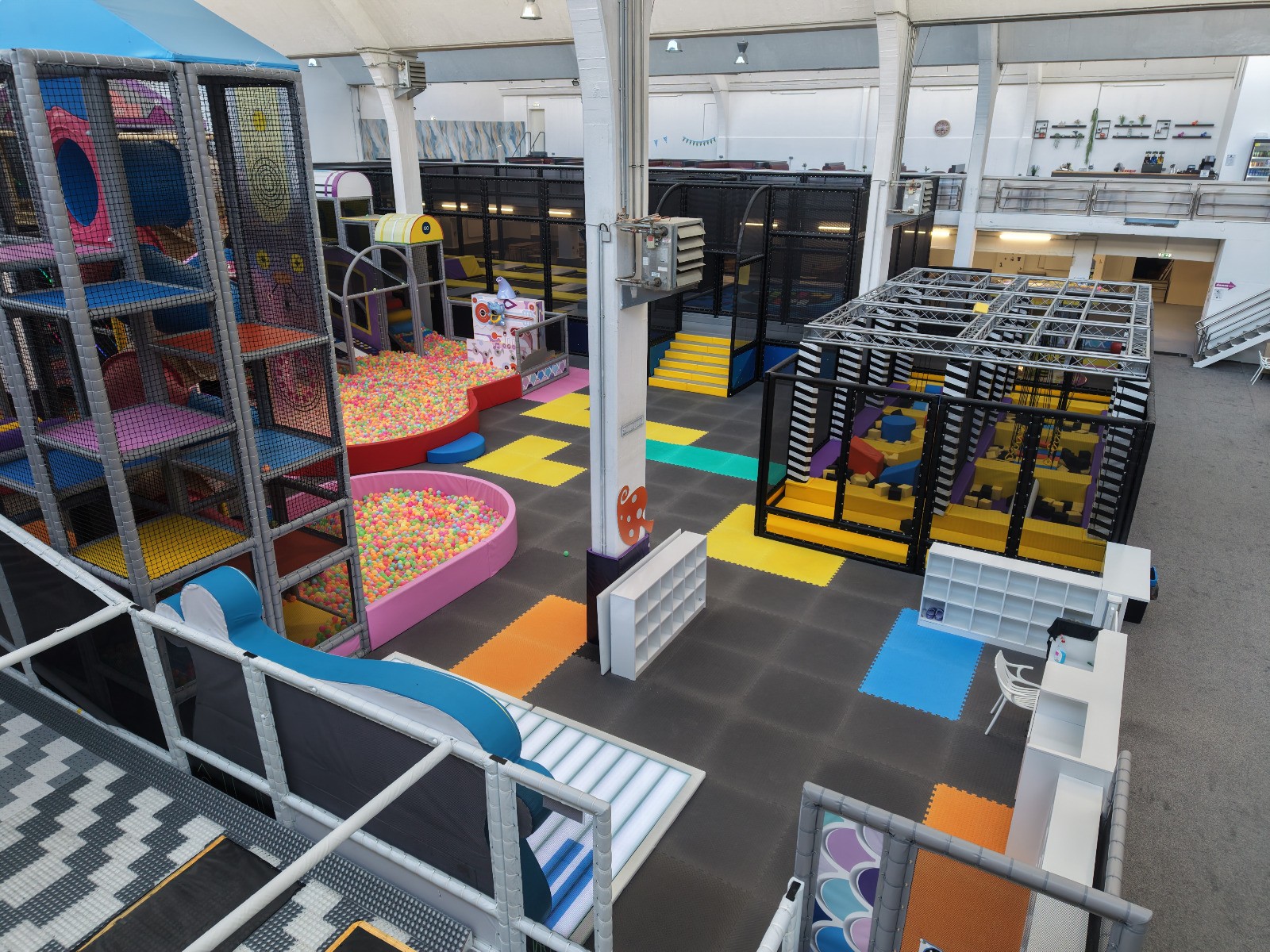 Kletterturm im Hii Kids Park Berlin